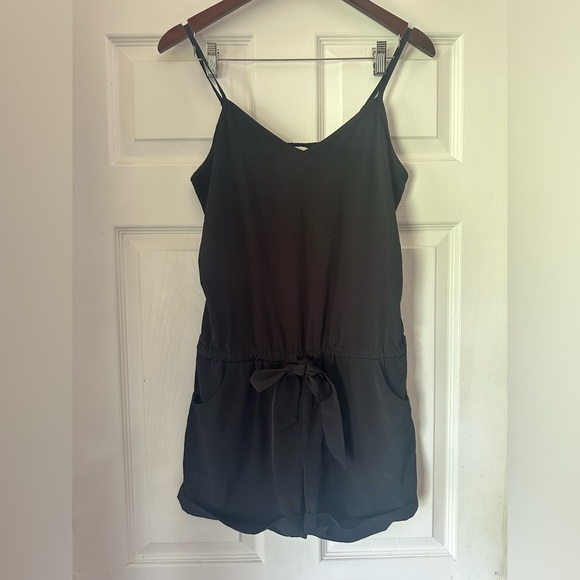 NWOT J. Crew V-Neck Draped Black Elastic Tie Romper Pocket Shorts Womens XS - Picture 2 of 4